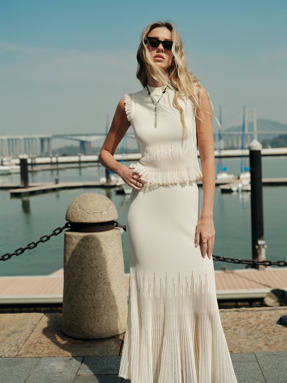 COMMENSE Ribbed Knit Ruffle Top and Mesh Panel Pleated Skirt. Beige XL